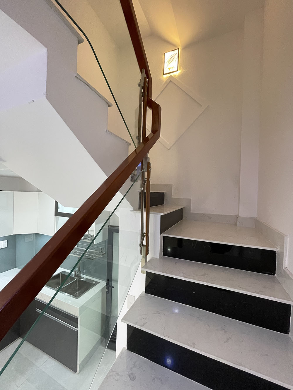Bán nhà Nguyễn Đình Chính, Quận Phú Nhuận Siêu phẩm 4 lầu t.kế Singapore - gần Nguyễn Văn Trỗi
